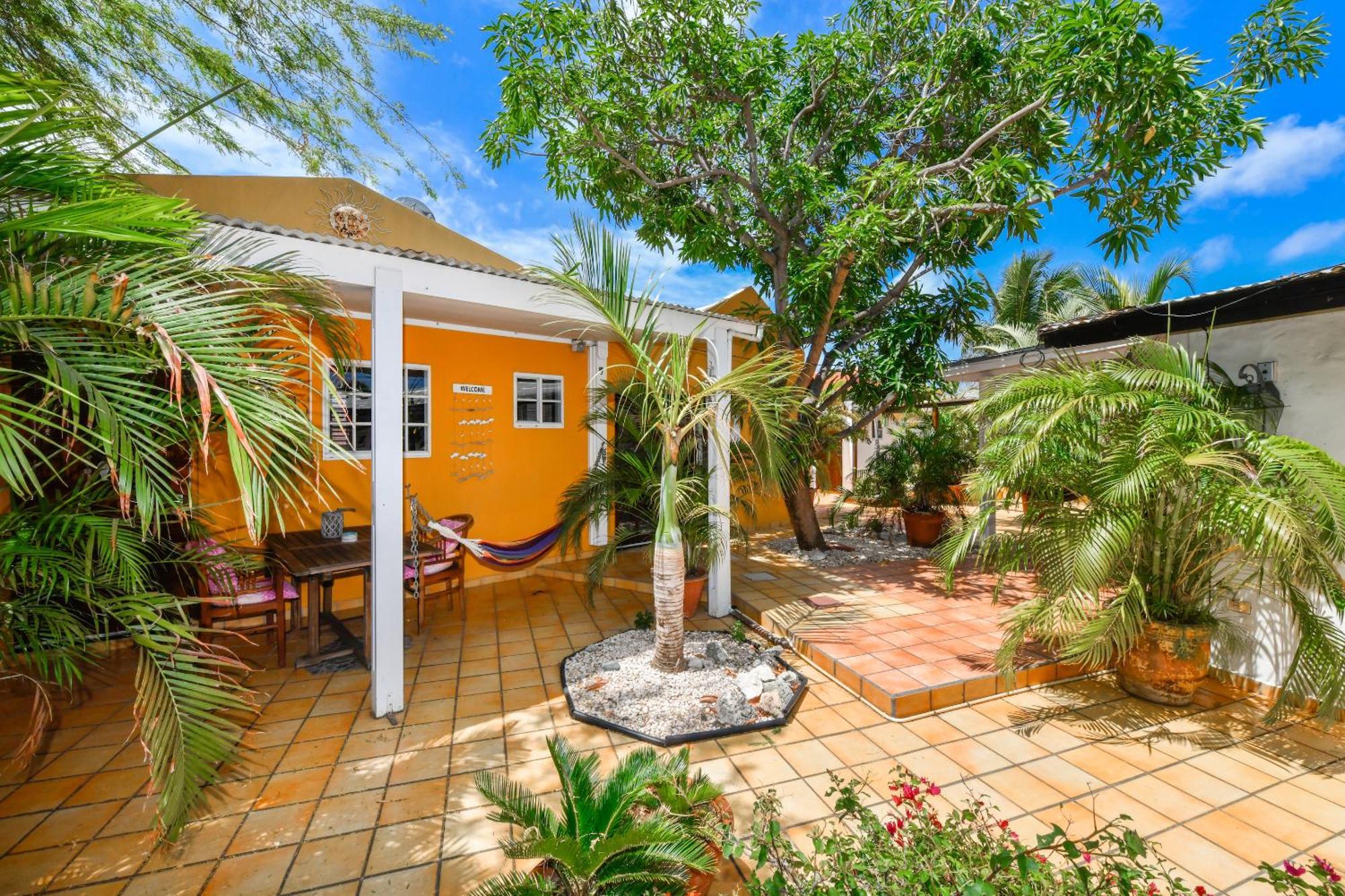 Brisas Studio Apartments (Adults Only) Palm Beach Eksteriør billede