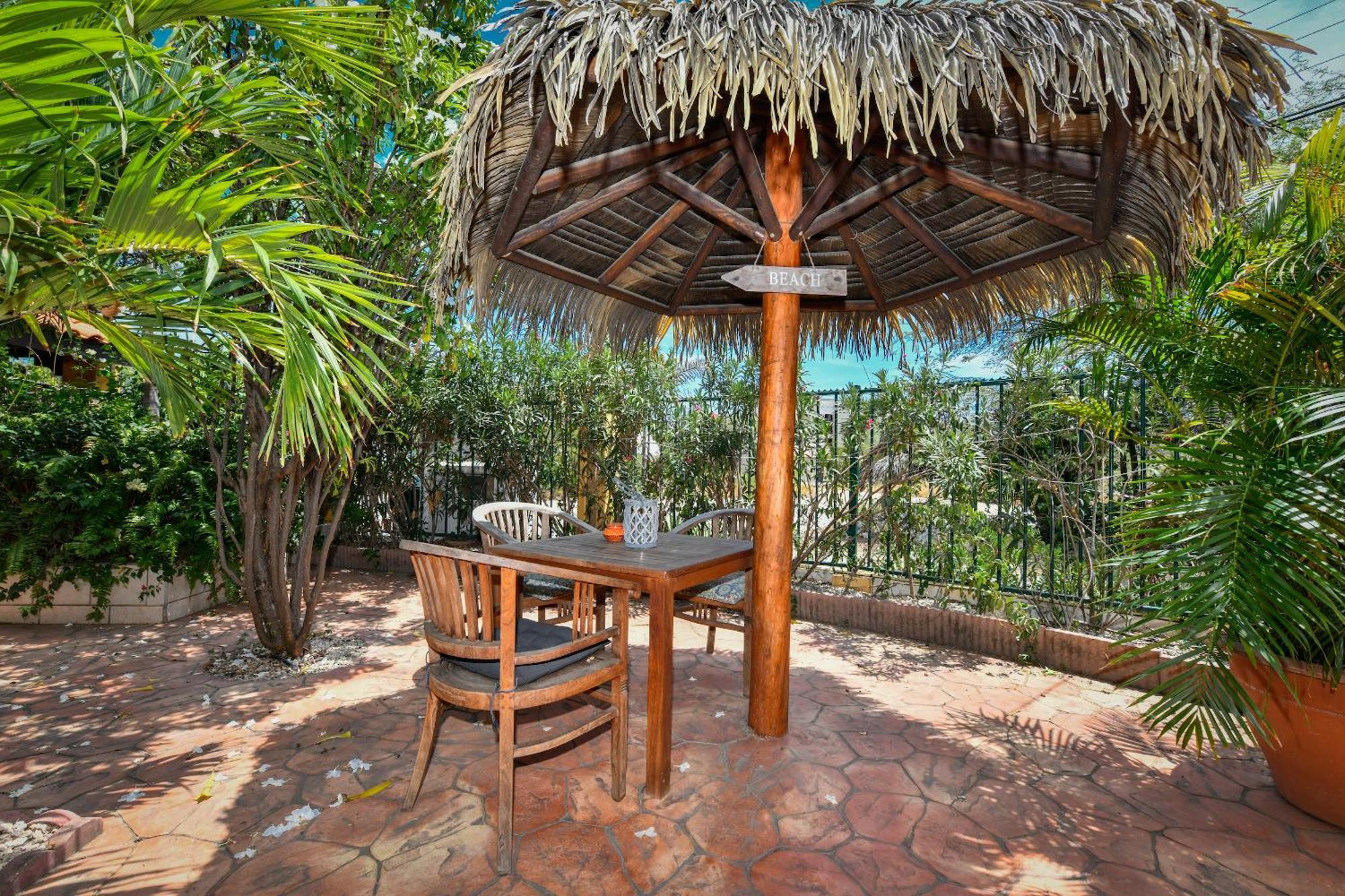 Brisas Studio Apartments (Adults Only) Palm Beach Eksteriør billede