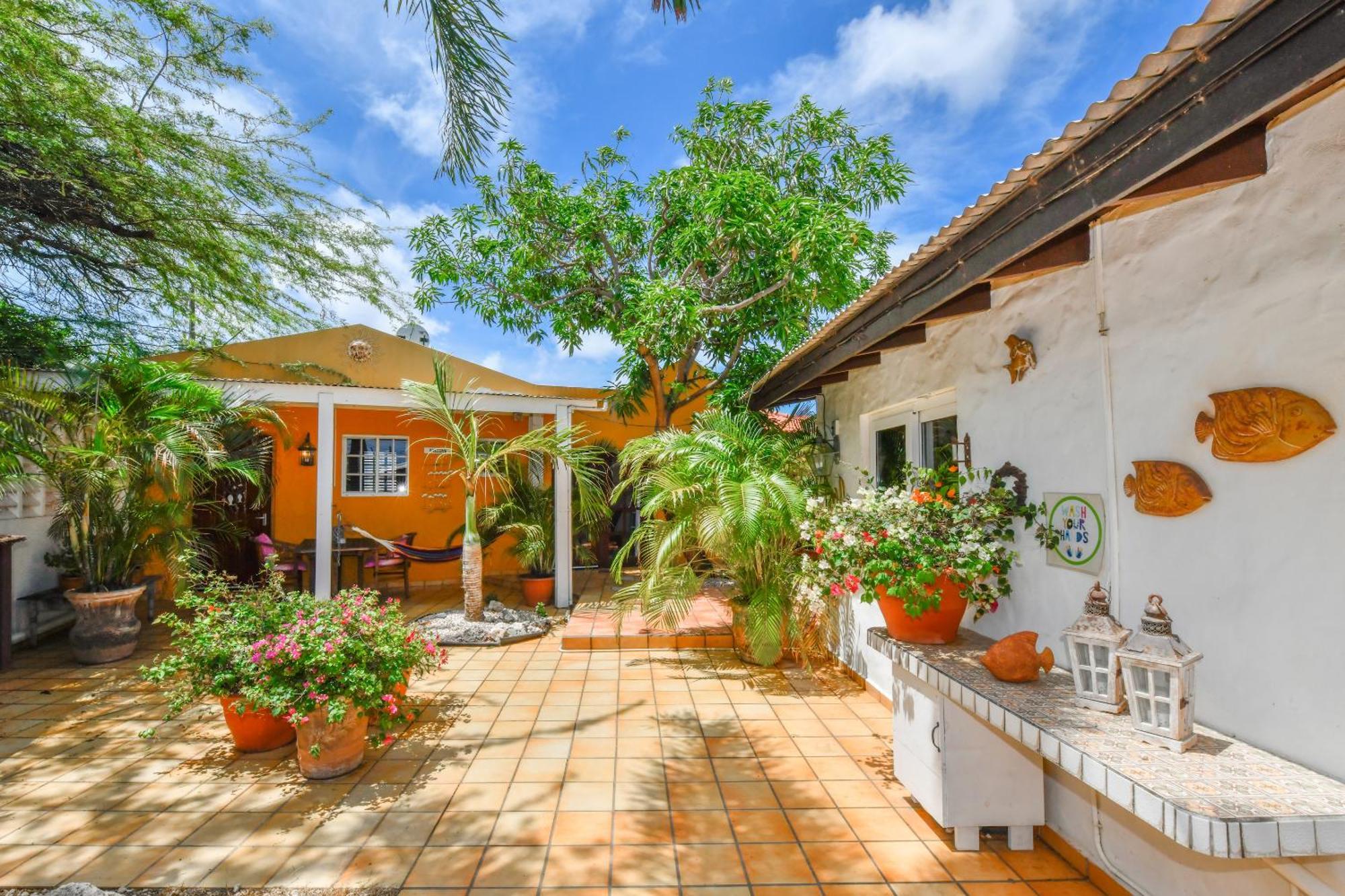 Brisas Studio Apartments (Adults Only) Palm Beach Eksteriør billede