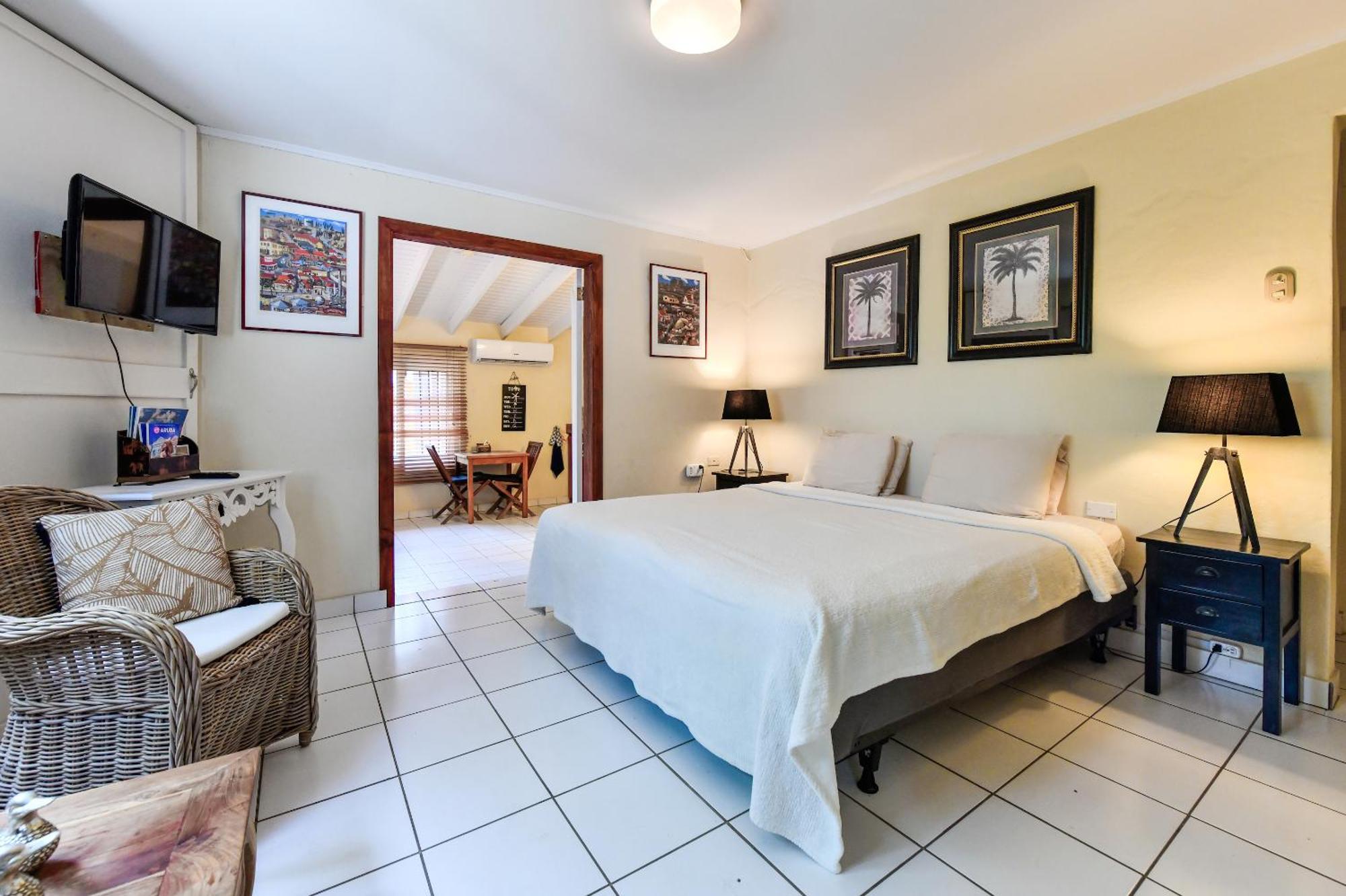Brisas Studio Apartments (Adults Only) Palm Beach Eksteriør billede