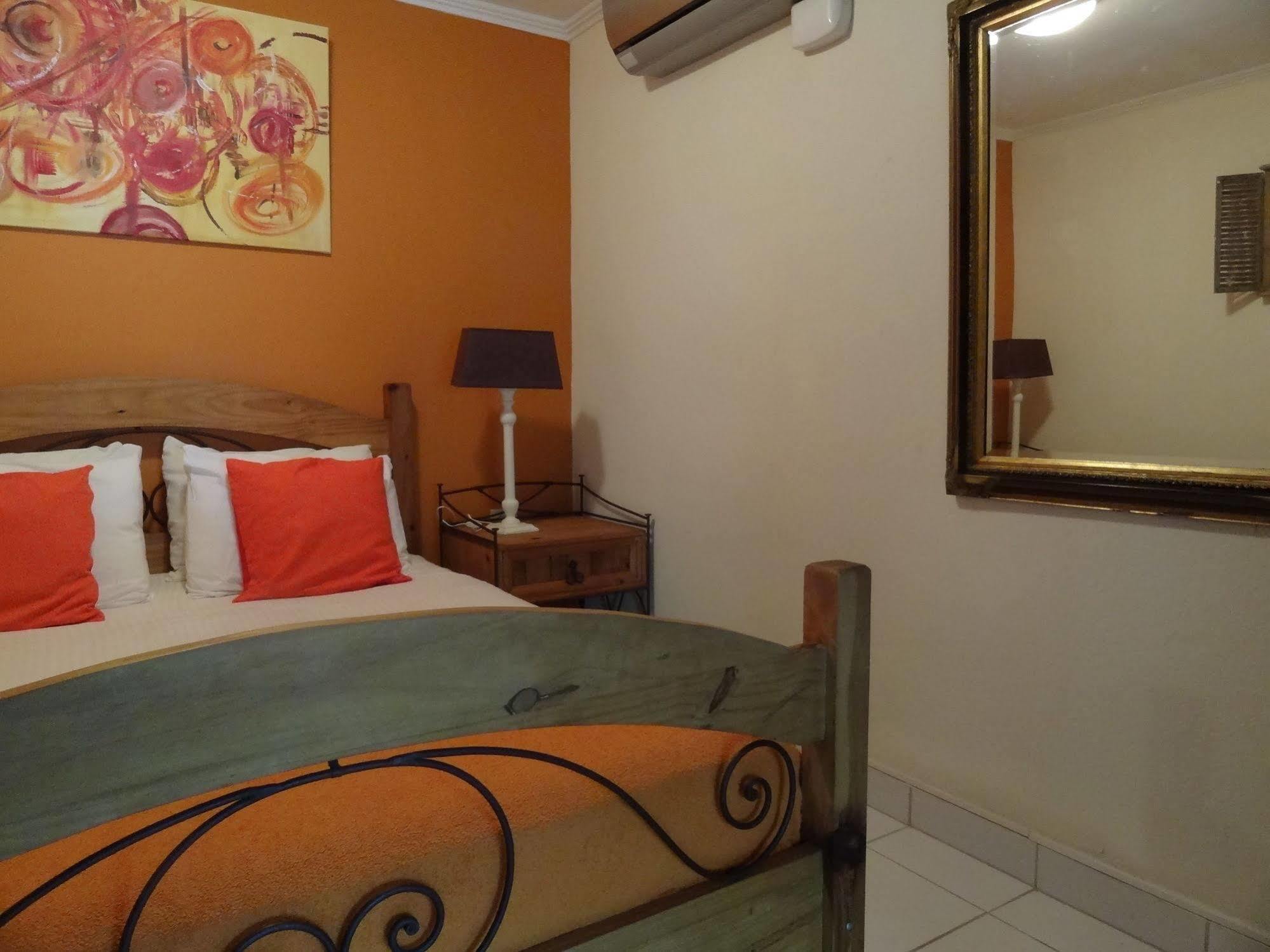 Brisas Studio Apartments (Adults Only) Palm Beach Eksteriør billede